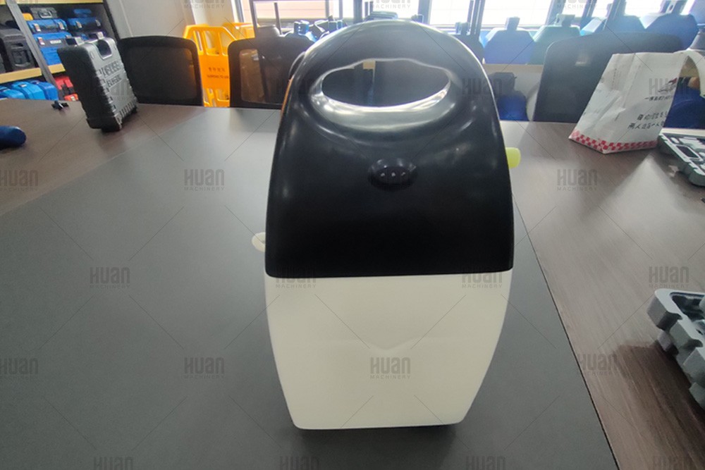 Portable pesticide spray bucket