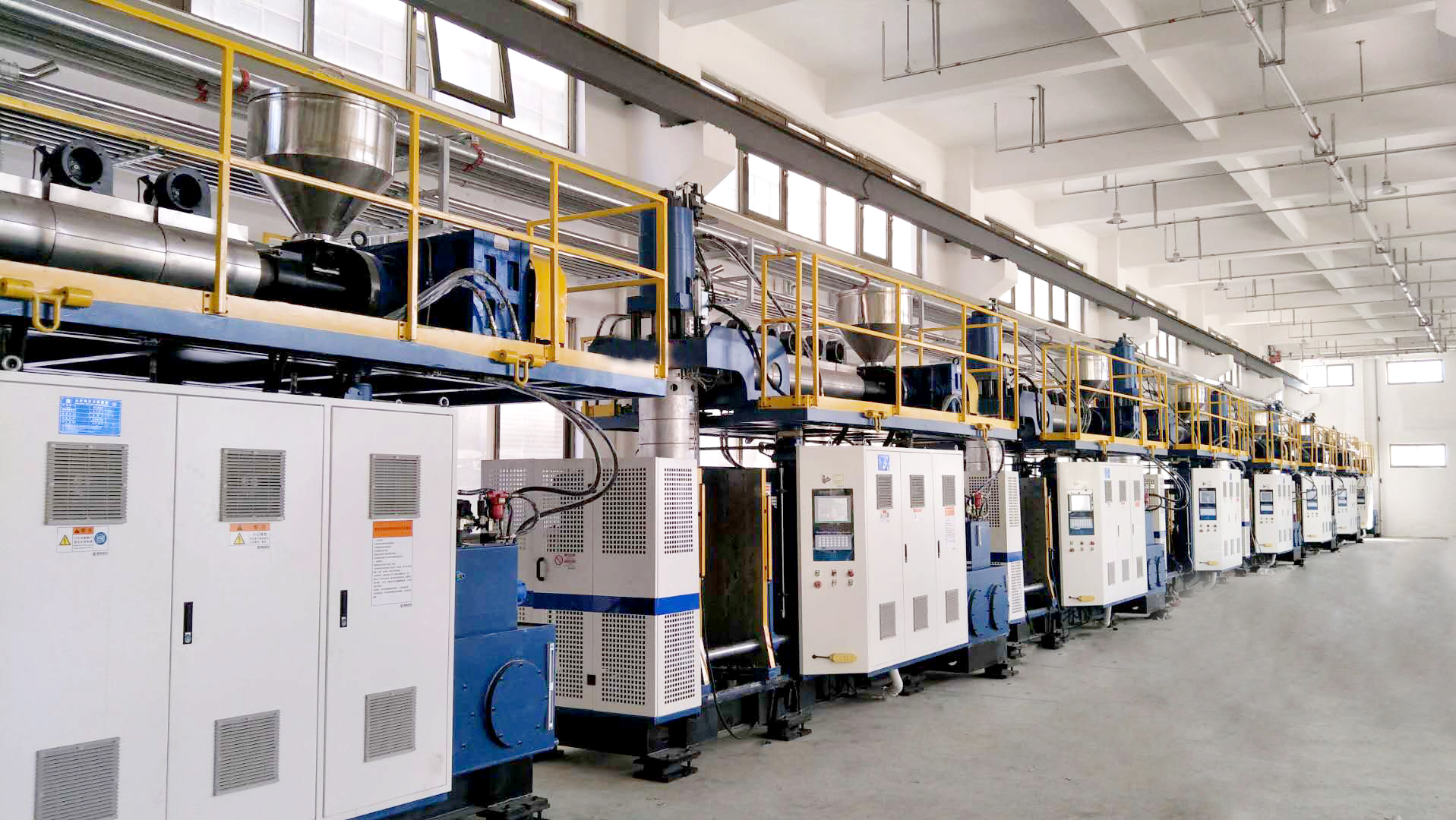 Use of extrusion blow molding machine