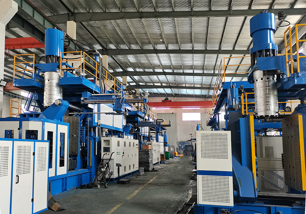 Extrusion blow molding machine for making agro chemical agricultural high pressure can knapsack sprayer